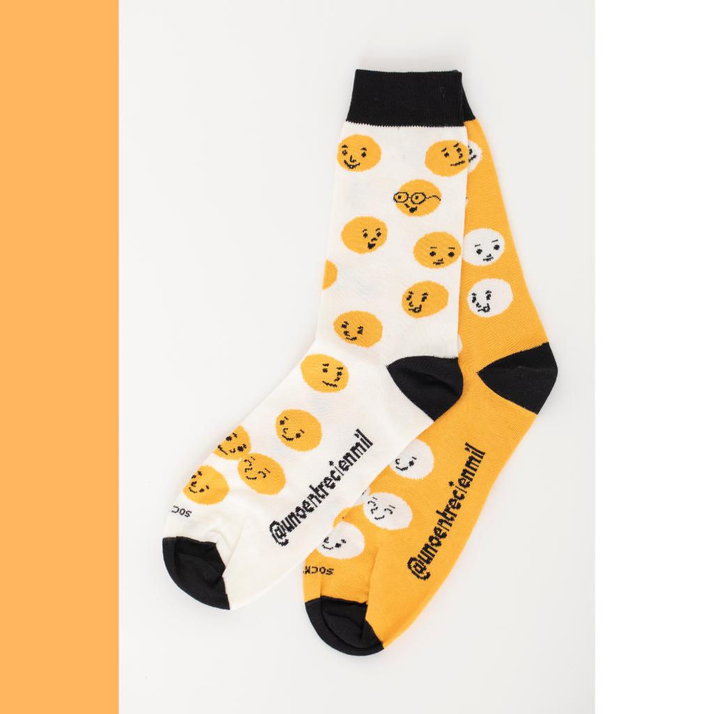 Calcetines solidarios desparejados blanco-naranja