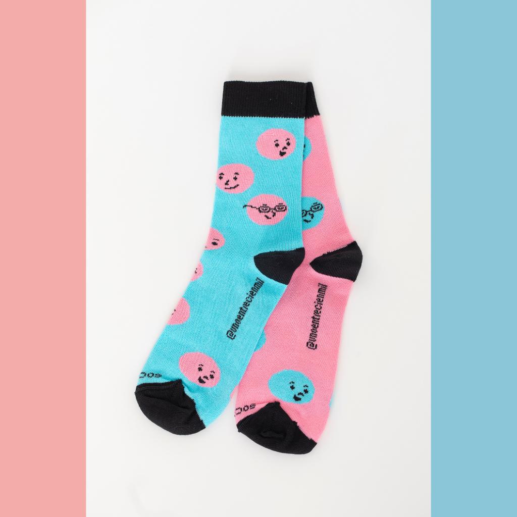 Calcetines infantiles desparejados azul-rosa